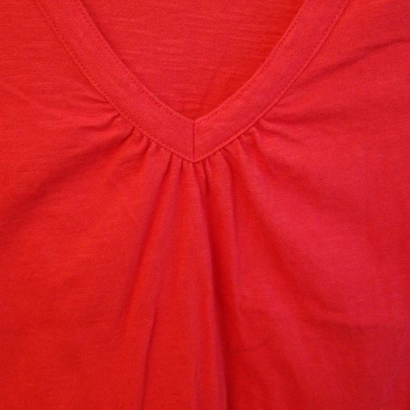 V-neck short sleeve tee - Picture 4 of 4